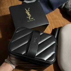 YVES Saint Laurent Vanity Prestige - Black