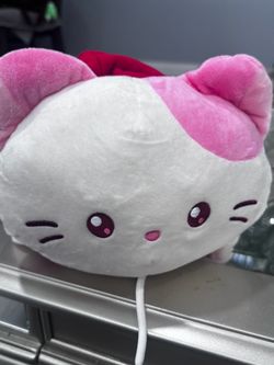 Cat plush from Round 1