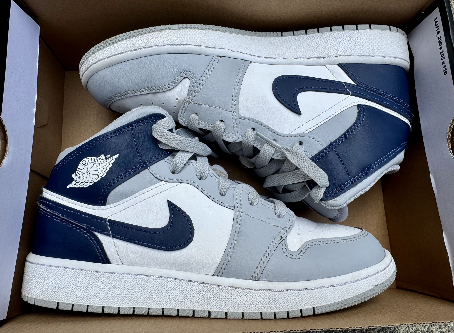 Youth Air Jordan 1 Mid 5 1/2 Y