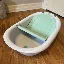 Frida baby Grow With Me Bathtub 