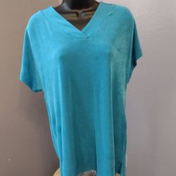 Chico's blue short sleeve v necked blouse size 1(m/8)
96% acetate and 4 % spandex
