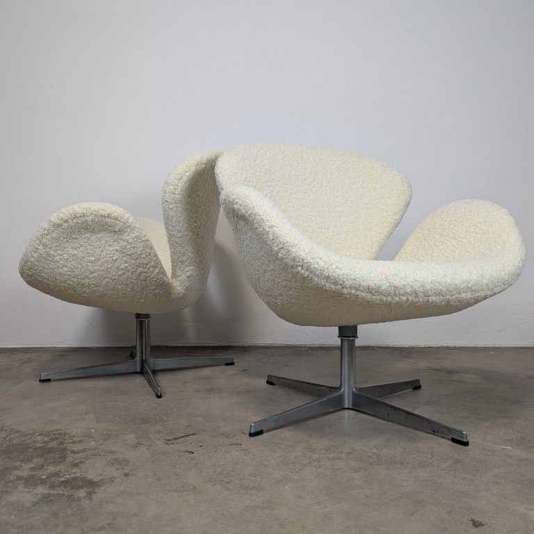 Mid Century Modern Swivel Swan Armchair by Arne Jacobsen for Fritz Hansen, c1960s