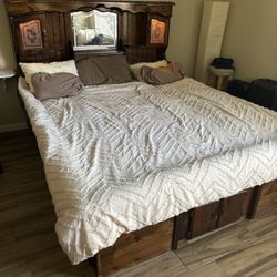 King Bedroom Set Solid Real Wood EXCELLENT 