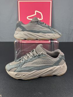Yeezy Boost 700 V2 'Mauve' Sz 10 Preowned OG box