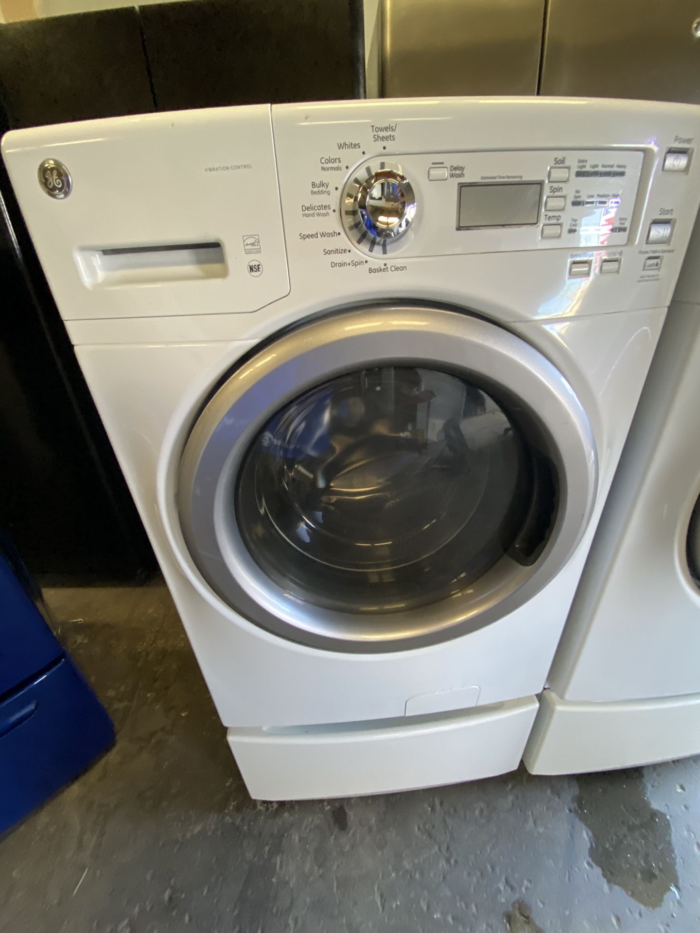 Frontload ge washer and electric dryer on pedestals both works great