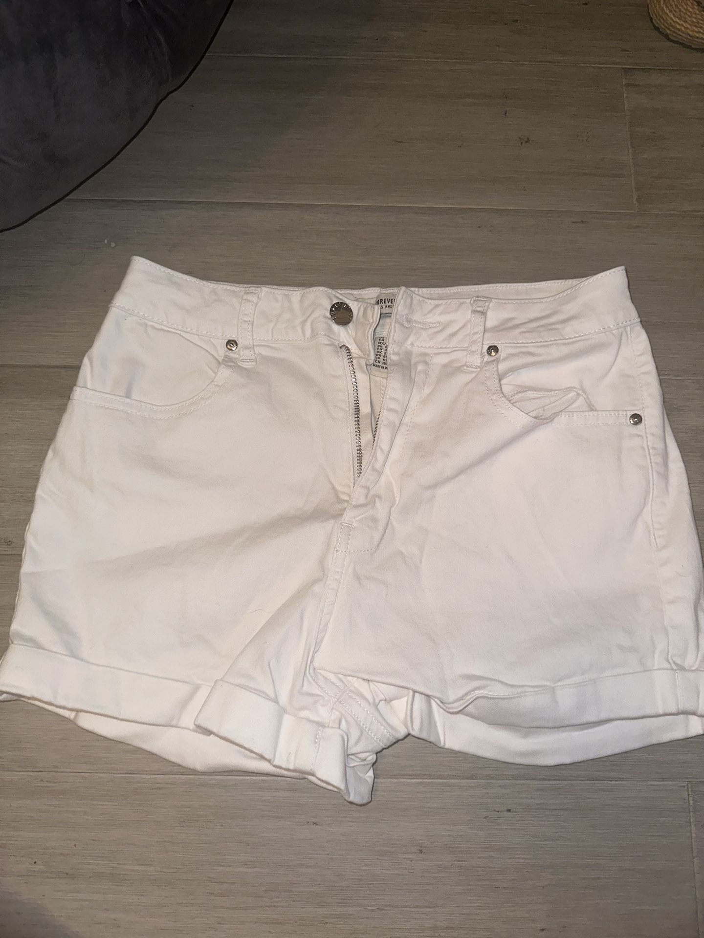 Forever 21 Shorts White Size 27