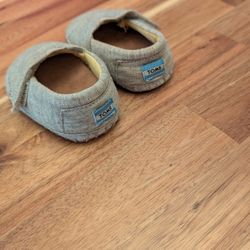 Tom's Shoes Size 2