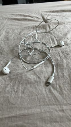 Apple Ear Pods Lightning Head