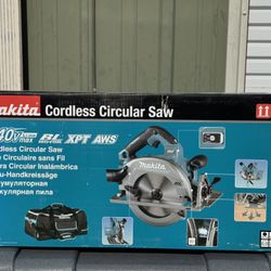 New!! Makita GSH01M1 40V max XGT Li-Ion 7-1/4" AWS Capable Circular Saw Kit (4 Ah) 