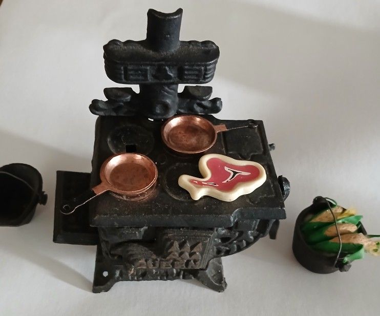 Vintage Cast Iron Stove W/ Extra Food. 1/12 Scale Dollhouse Furniture.