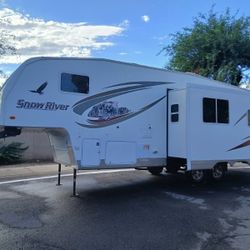 2013 Snow River Fifth Wheel Trailer 