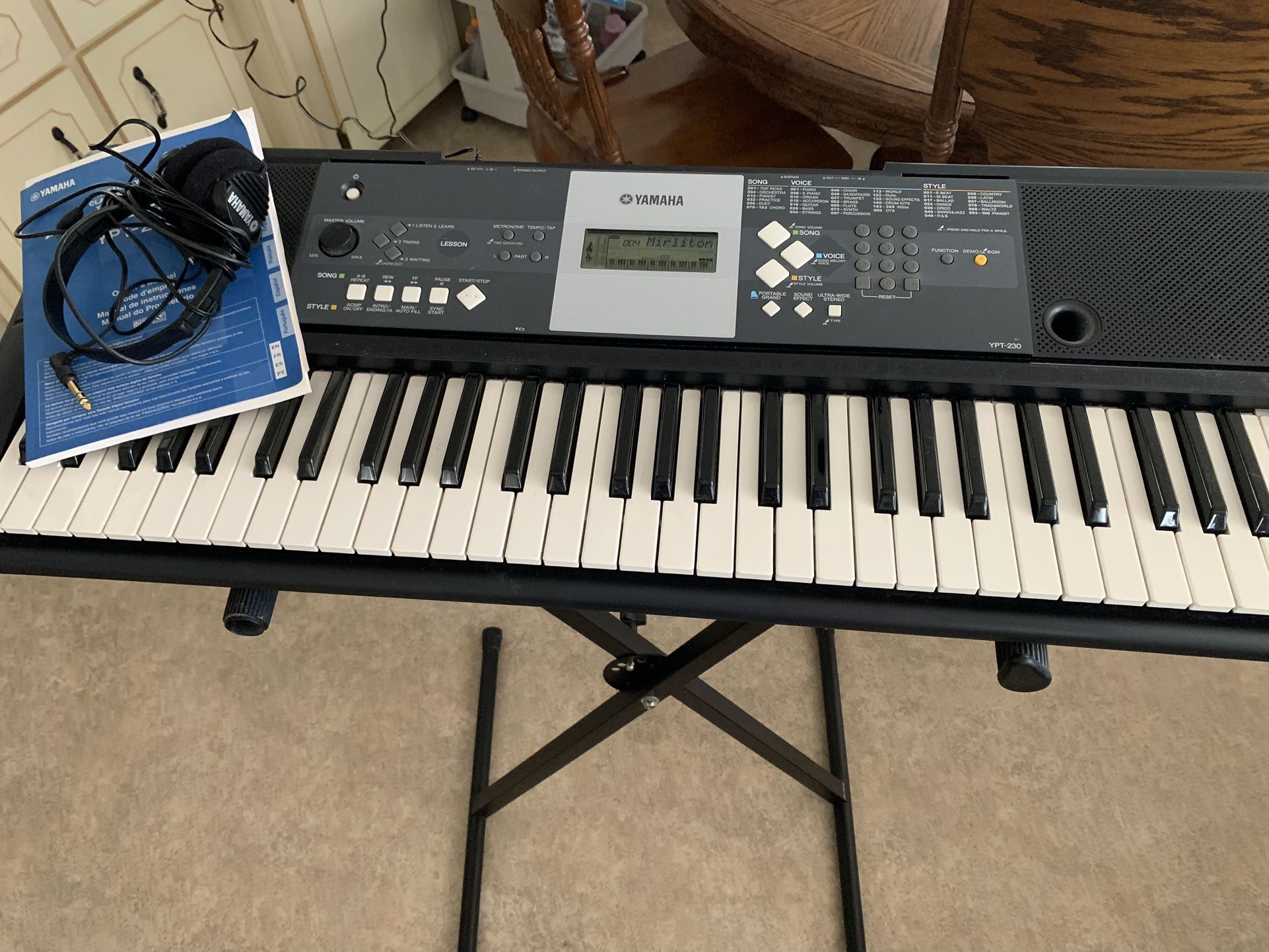 Yamaha  Ypt230 Keyboard With Stand Headphones Manual 