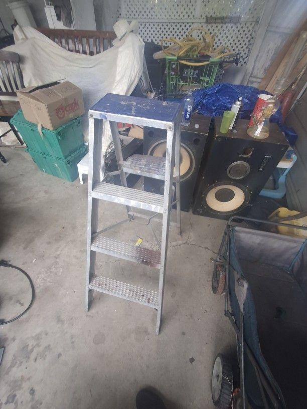 Little ladder for sale for 15