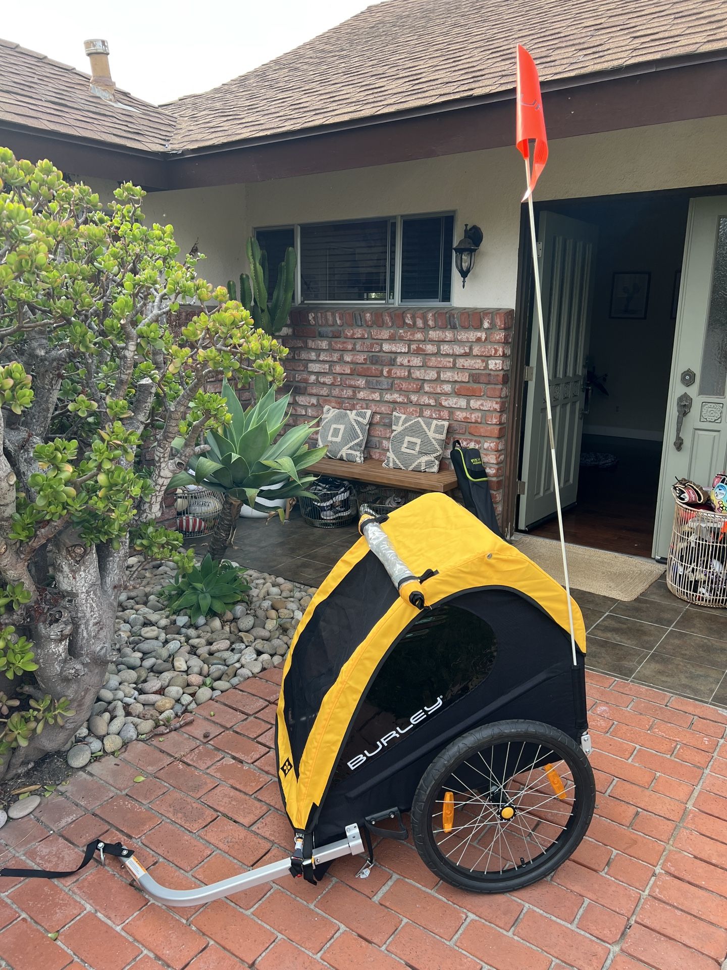 Burley Bee Bike Traiker
