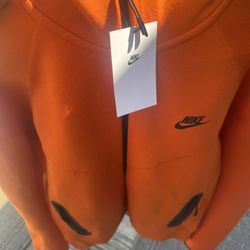 Orange Nike Tech Fleece Size M