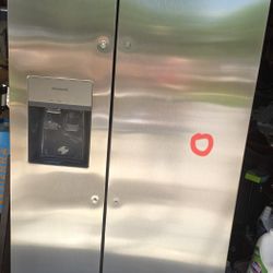 Refrigerator 