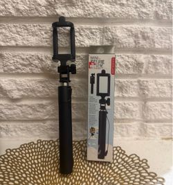 Kikkerland Mini Selfie Stick
