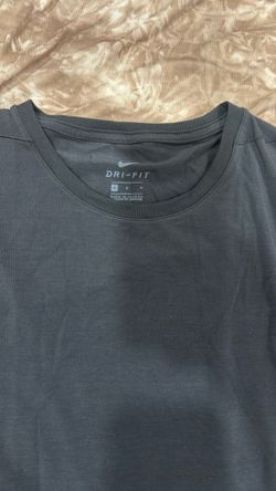 Nike men’s workout shirt size medium