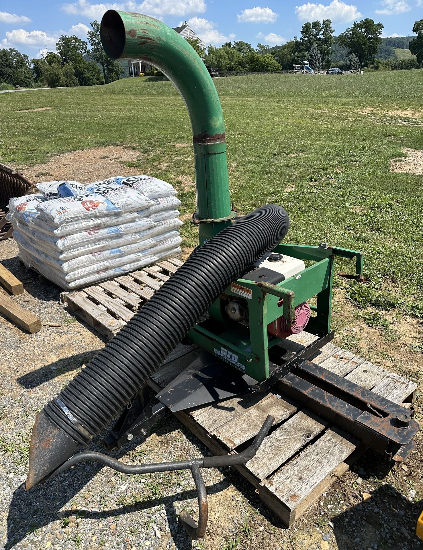Billy Goat 13 HP Debris / Leaf Vacuum Loader