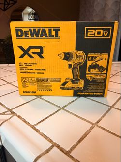 DEWALT 20V MAX XR Brushless Cordless 1/2 in. Drill/Driver Kit, model DCD801QQ2.