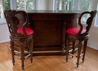 Solid wood bar with stools