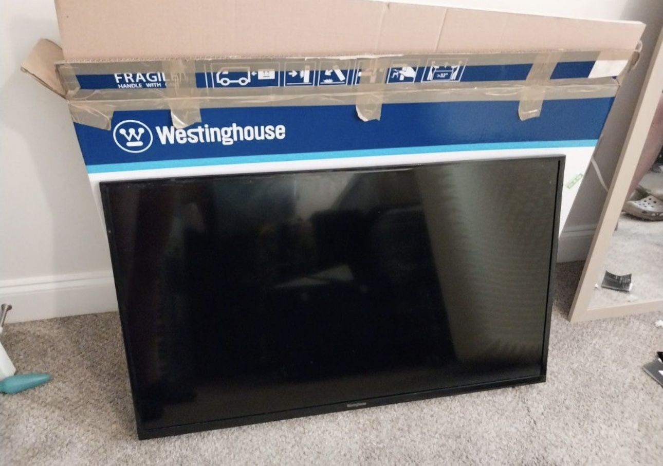 Westinghouse 40" LED HGTV Smart TV
