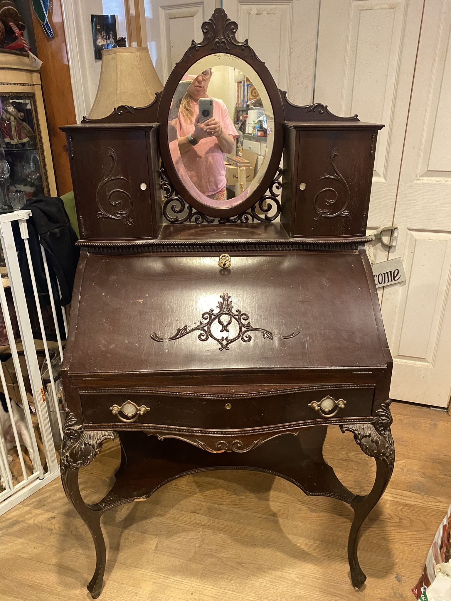 Man’s Antique writing Desk