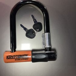 Kryptonite Evolution Series U-Lock- 3.25 x 5.5", Keyed, Black, Includes Bracket