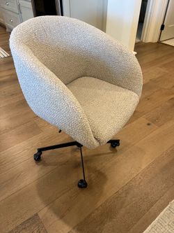 Modern Bouclé Swivel Desk Chair on Casters – Excellent Condition