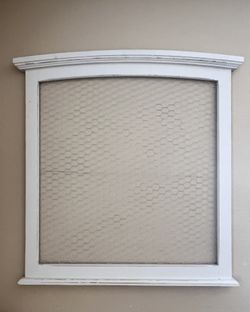 Decorative Farmhouse Chicken-Wire Wall Frame – $25 