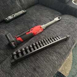 M12 FUEL INSIDER 12V Lithium-Ion Brushless Cordless 1/4 in. - 3/8 in. Extended Reach Box Ratchet (Tool-Only)