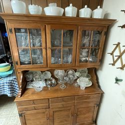 Vintage Ethan Allen Maple Hutch