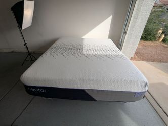 Cal King Mattress, Nectar Luxe Memory Foam - Like New