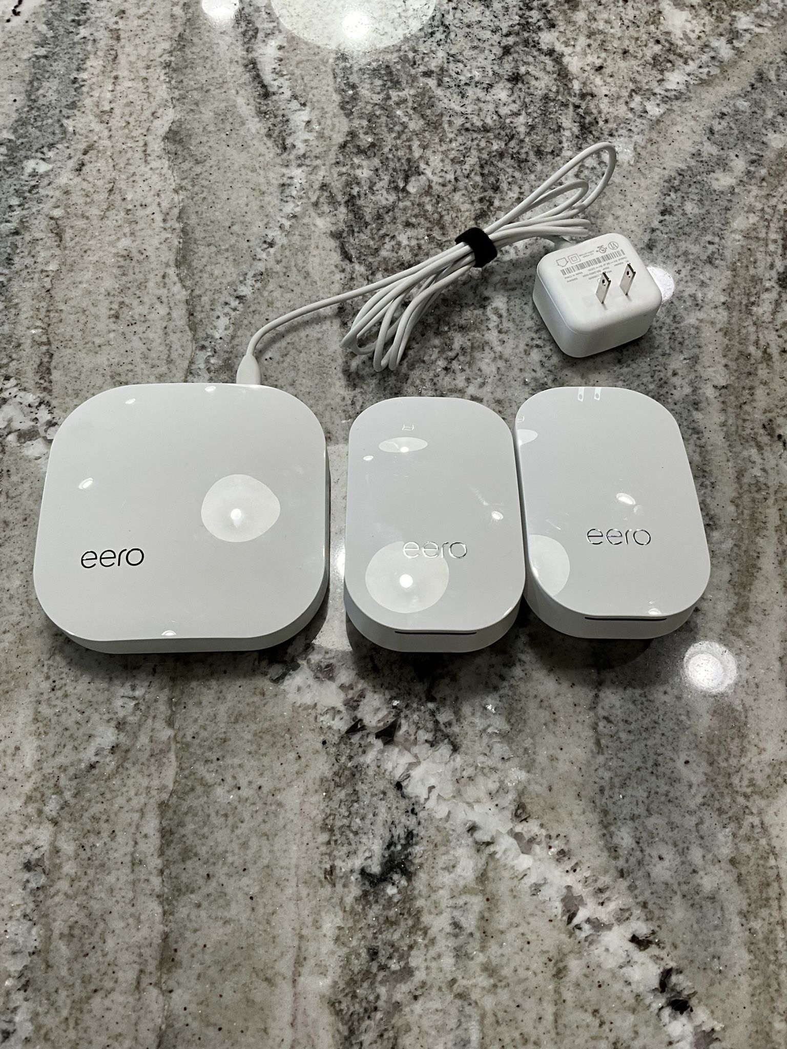 Eero pro 5 And 2 WiFi Extenders