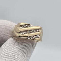 14 K Men's Ring w/zizi Stone