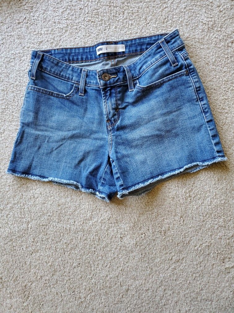 Women's Levi's jean shorts Size 4