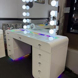 White Makeup Vanity Set w/ FREE Chair Limited Time 🔥