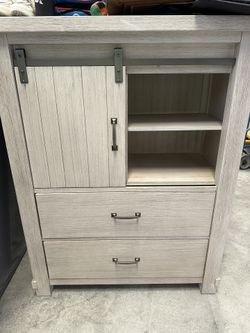 Ashley 5 Drawer Chest Brand New 