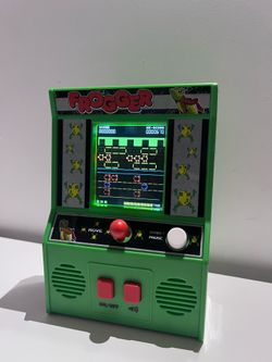 FROGGER Retro Mini Classic Arcade Game Handheld 9550 Konami Basic Fun