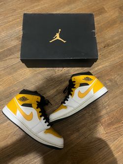 Jordan 1 Mid University Gold