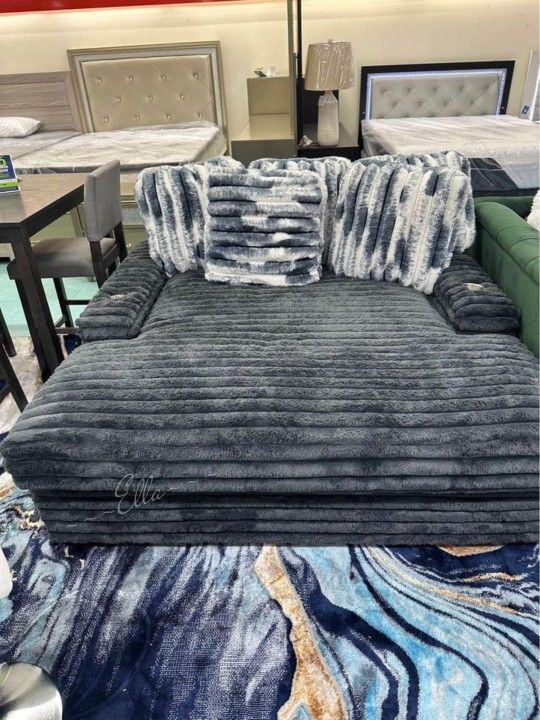 Oversized Chair $10 Down Payment And Financing Available