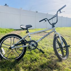 Mongoose Legion Mag BMX bike