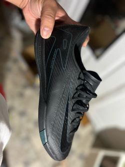 Indoor soccer cleats
