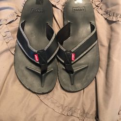 Levi’s Flop Flops 