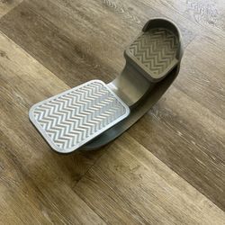 Calf Stretcher (92026 -Near Police & Fire HQ)