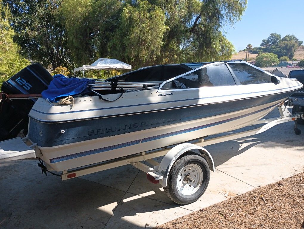 BAYLINER 19 FT BOAT