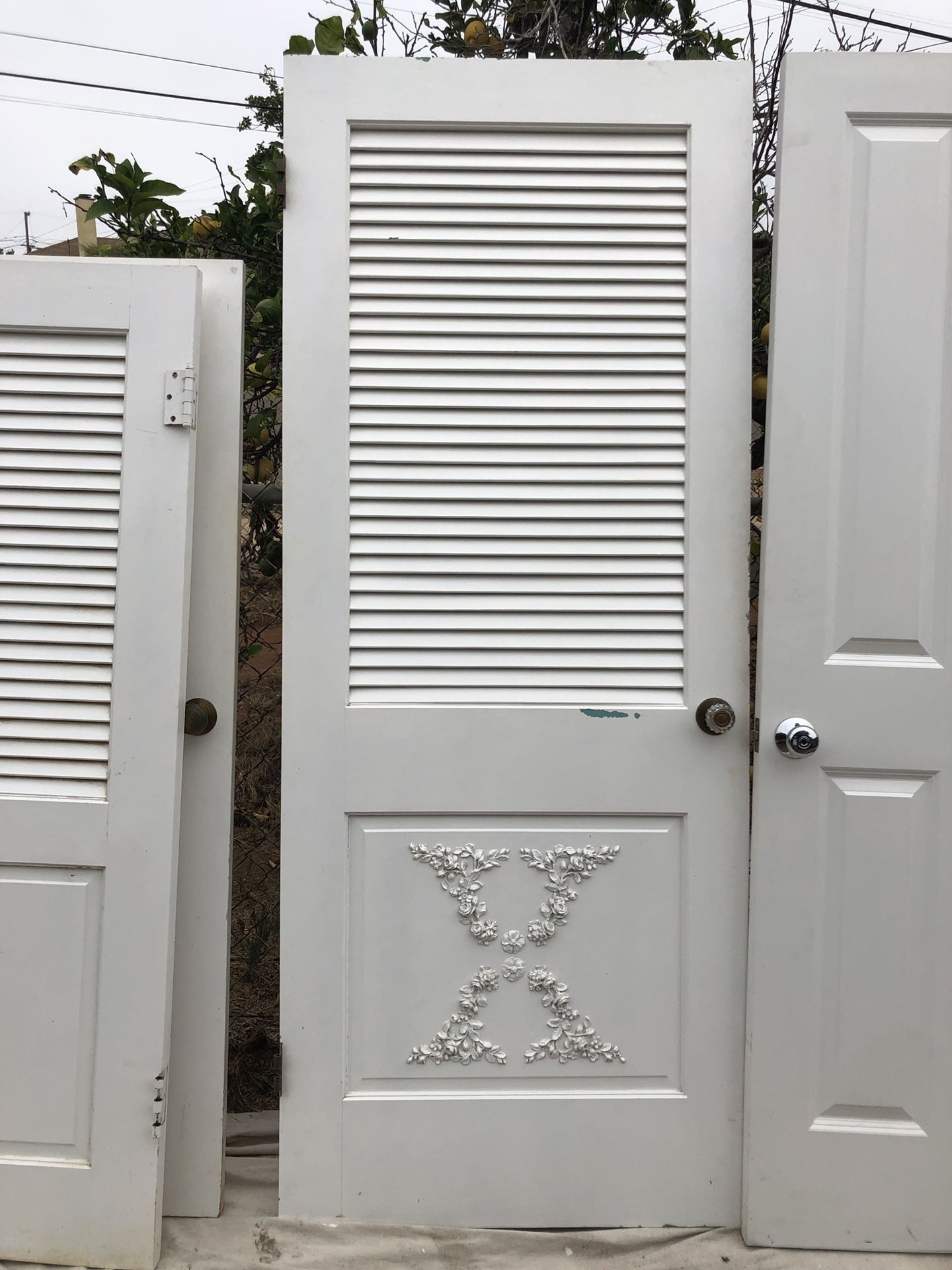 32” x 80” x 1-3/8” Louvered door