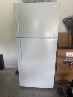 Vissani Top Freezer Refrigerator – White