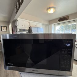 Panasonic Inverter microwave - great condition 