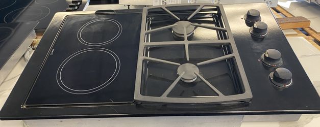 Black Dacor Four Burner Dual Fuel Cooktop (7-0001)